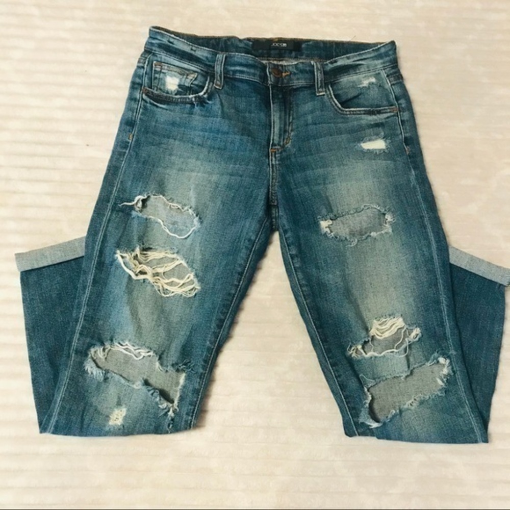 Joe’s Boyfriend Slim Crop Destroyed Distressed 25
